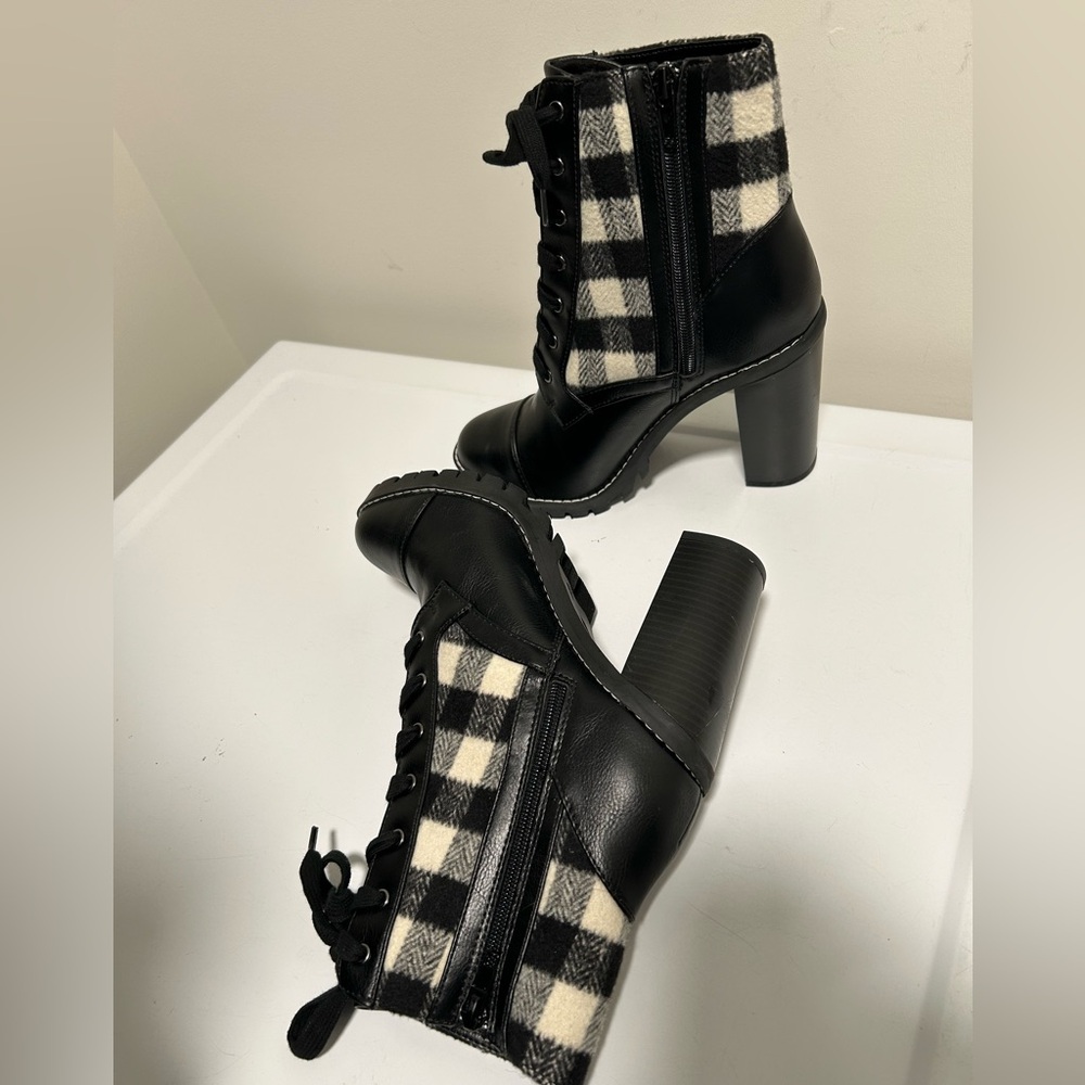 BCBGeneration Pilas Plaid Lace Up Boots Black Cream Size 8 - Picture 11 of 13